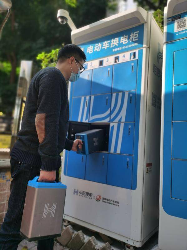 近年来,骑着电动车穿梭在城市中的外卖骑手,已经成为城市服务的一道