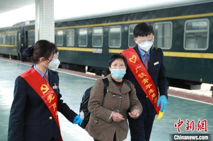 他们的新婚"蜜运"_张玲莉_孙晖_韶关东站