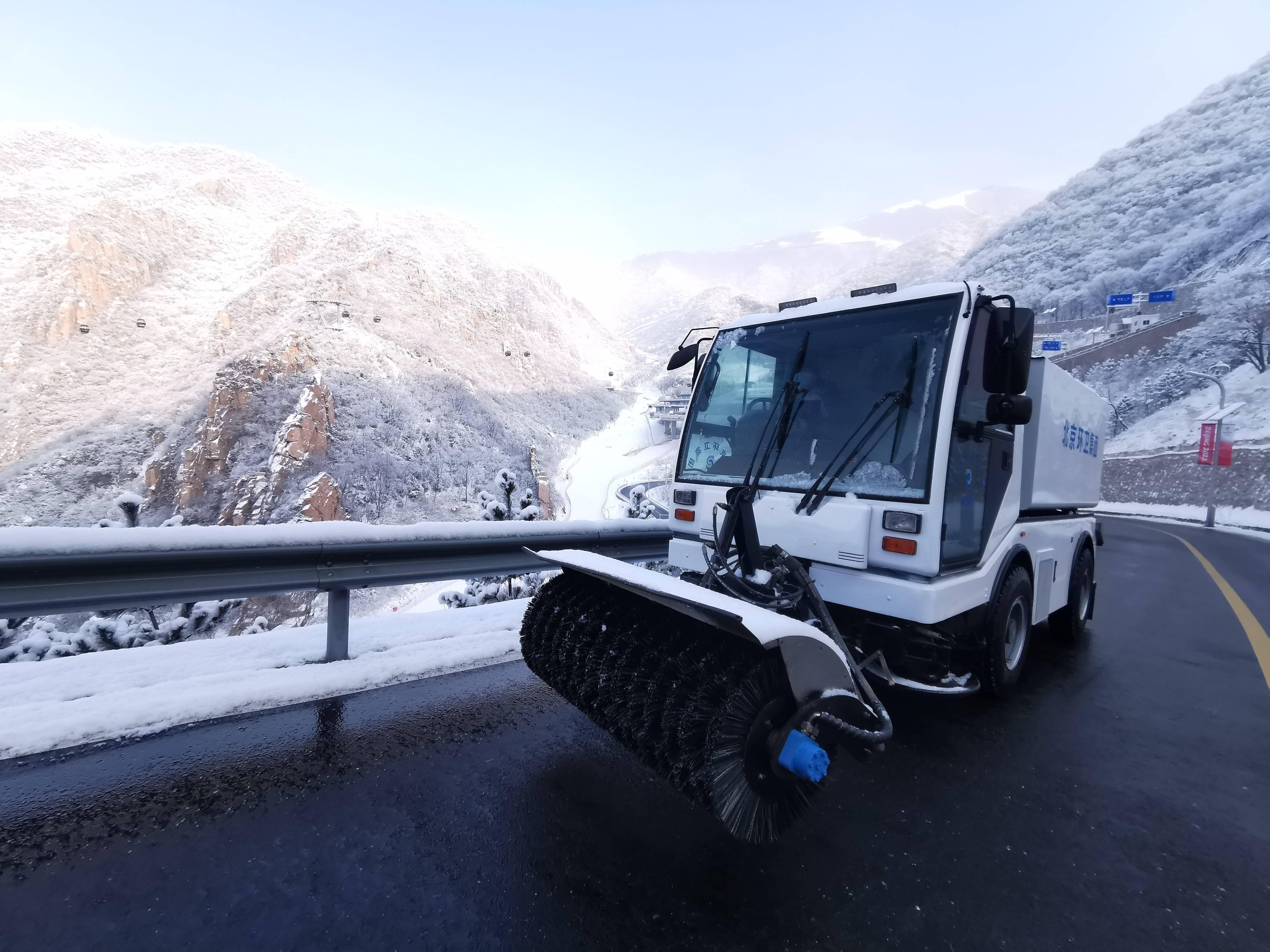 名称 履带式除雪车·设备2遇大雪时