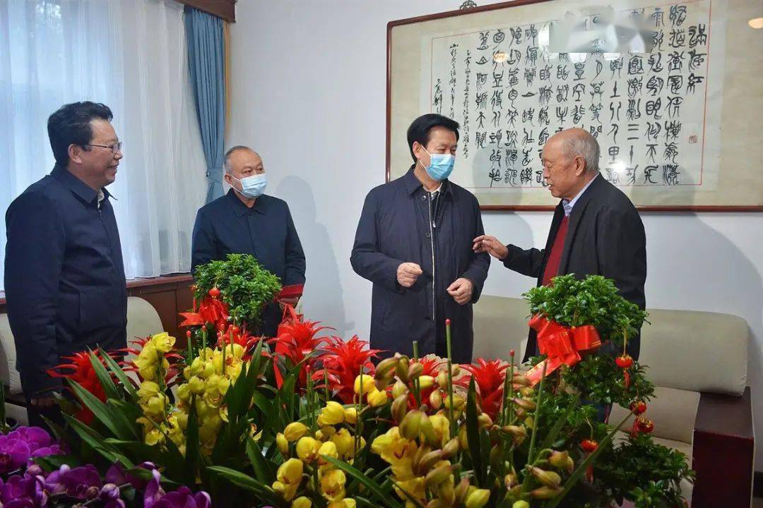 省人大常委会领导看望慰问离退休老同志庄长兴姜锋郭青