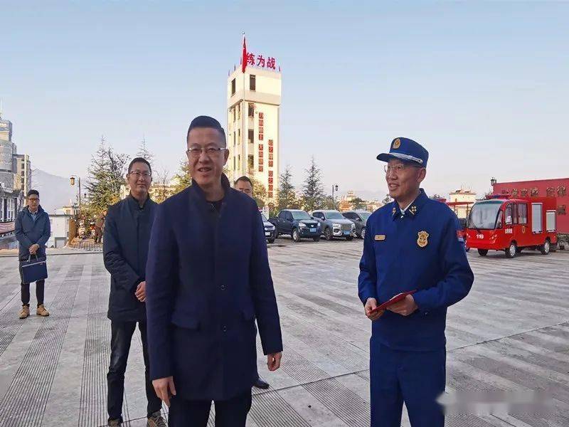 巍山县委书记丁洪涛率队慰问全体消防救援人员