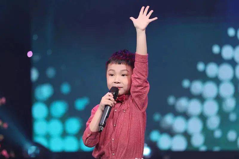 老师:李伟虎朗诵《时刻准备着》年表演小艺员:古舒涵 吴稼乐 张坤锦
