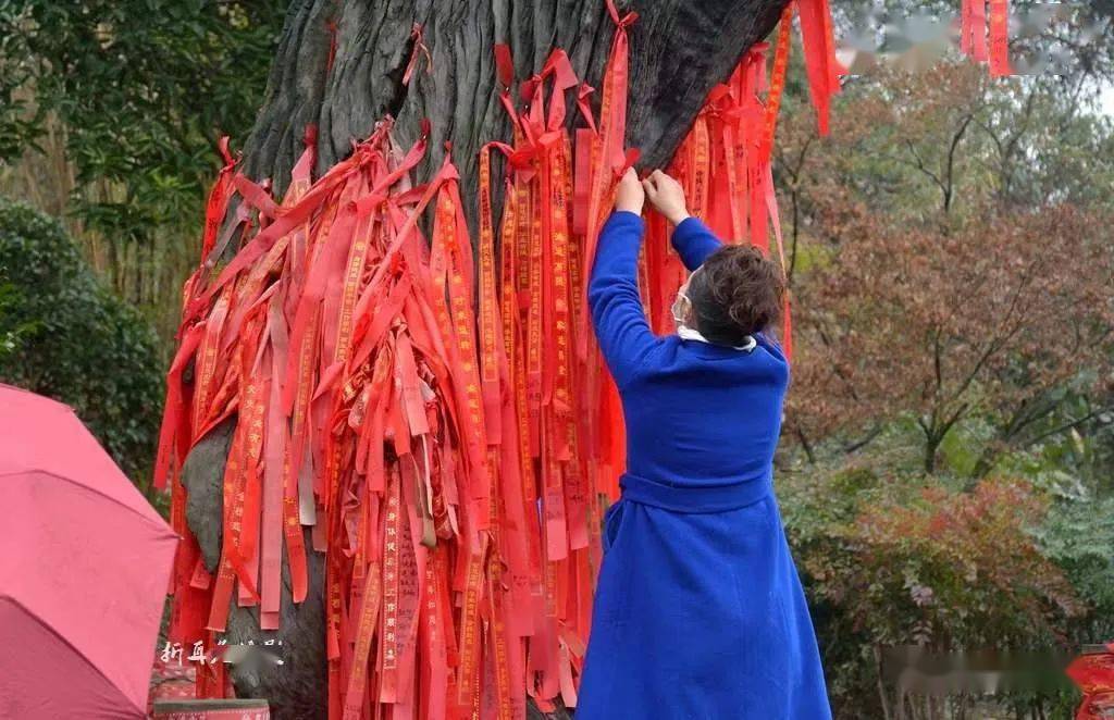 氛围|在都江堰过年 | 大年初一年味浓，红红火火、欢欢喜喜迎新年！