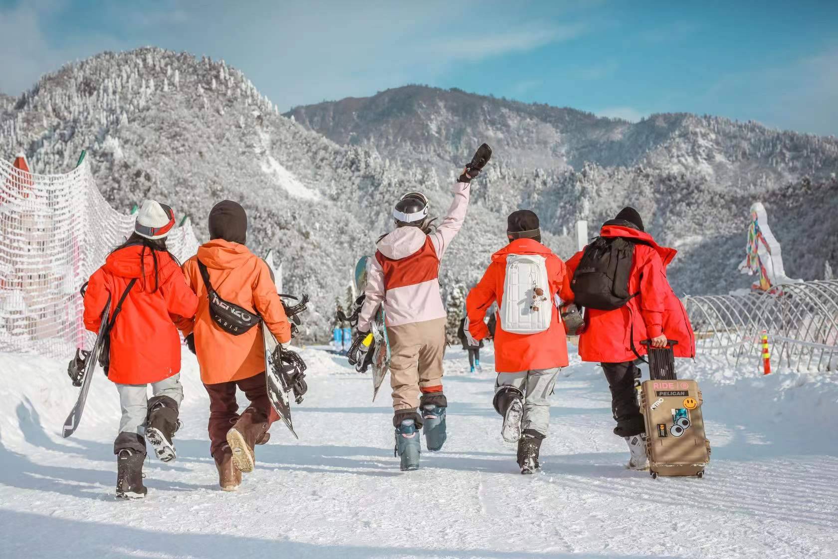 阳光|虎年春节假期前两天，四川A级旅游景区累计接待游客461.22万人次