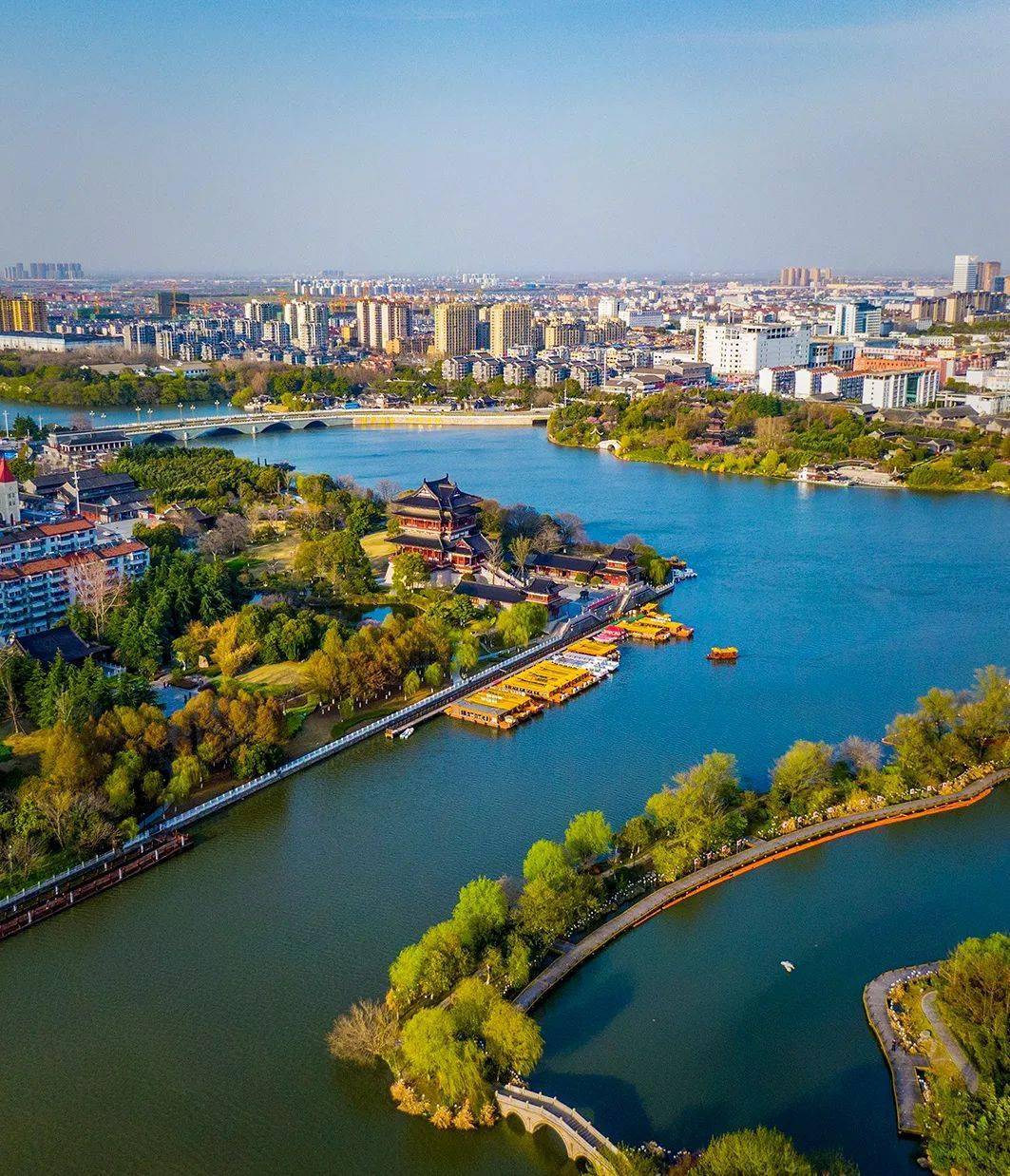 欢迎海内外朋友挥毫泼墨幸福水天堂泰州但各种尘世的幸福极多.