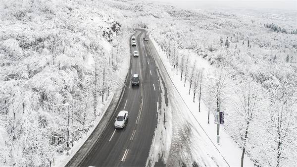 大年|迎冬奥过大年|重庆武隆20cm厚雪点燃游客热情