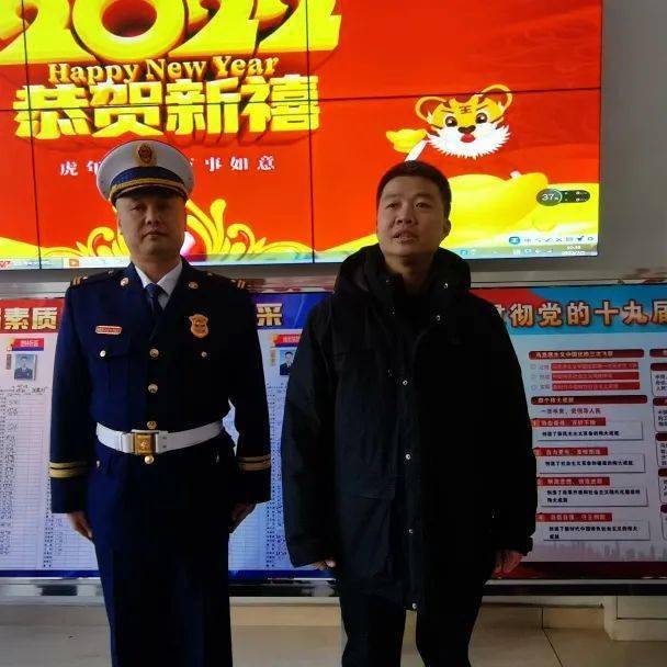 银州区区委副书记区长张大伟深入银州区消防救援大队看望全体消防救援