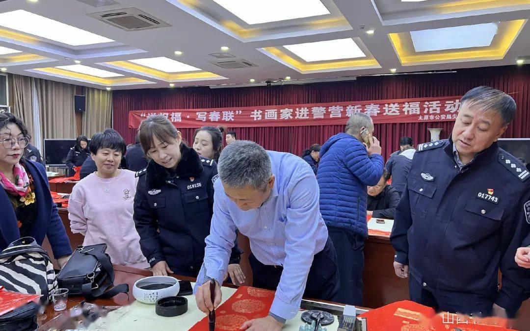 新浪资讯翰墨丹青送春联送祝福走进太原市公安尖草坪分局