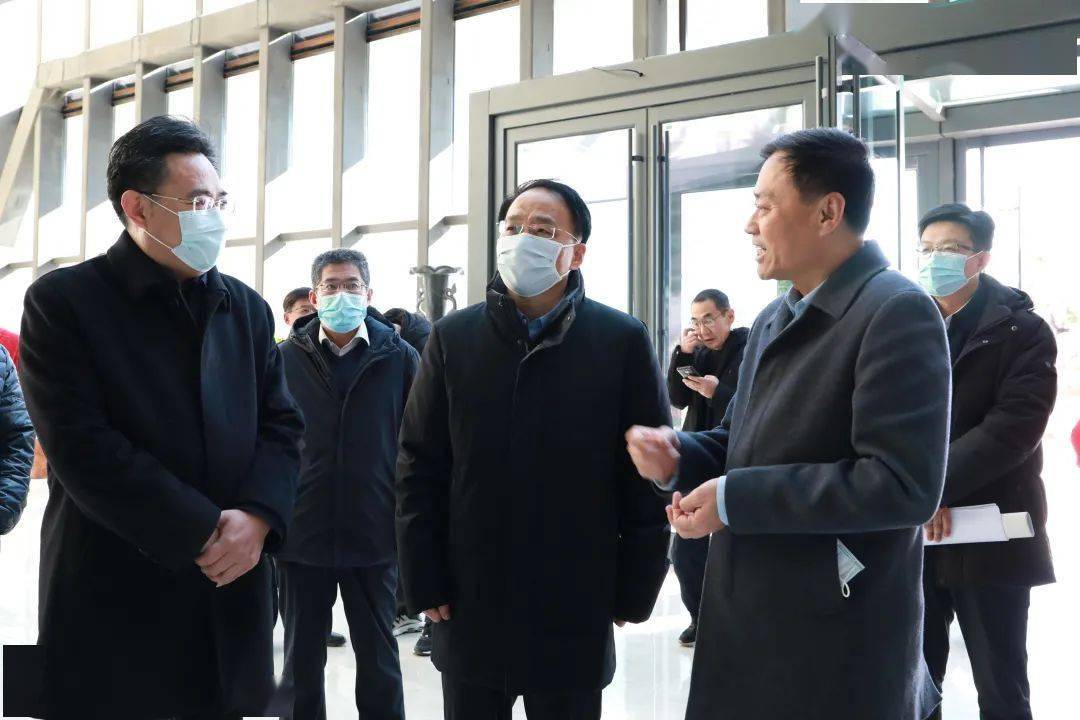 平原县委书记王玉东,县委副书记,县长卢明鹏陪同.