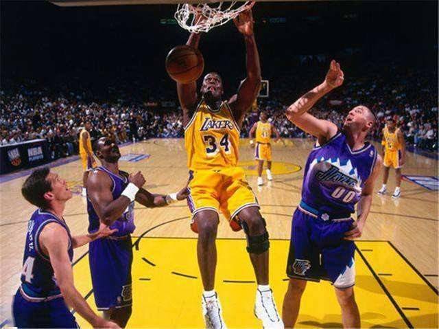 胖子的两大极端均拥有统治力表现同年龄的奥尼尔约基奇谁更强