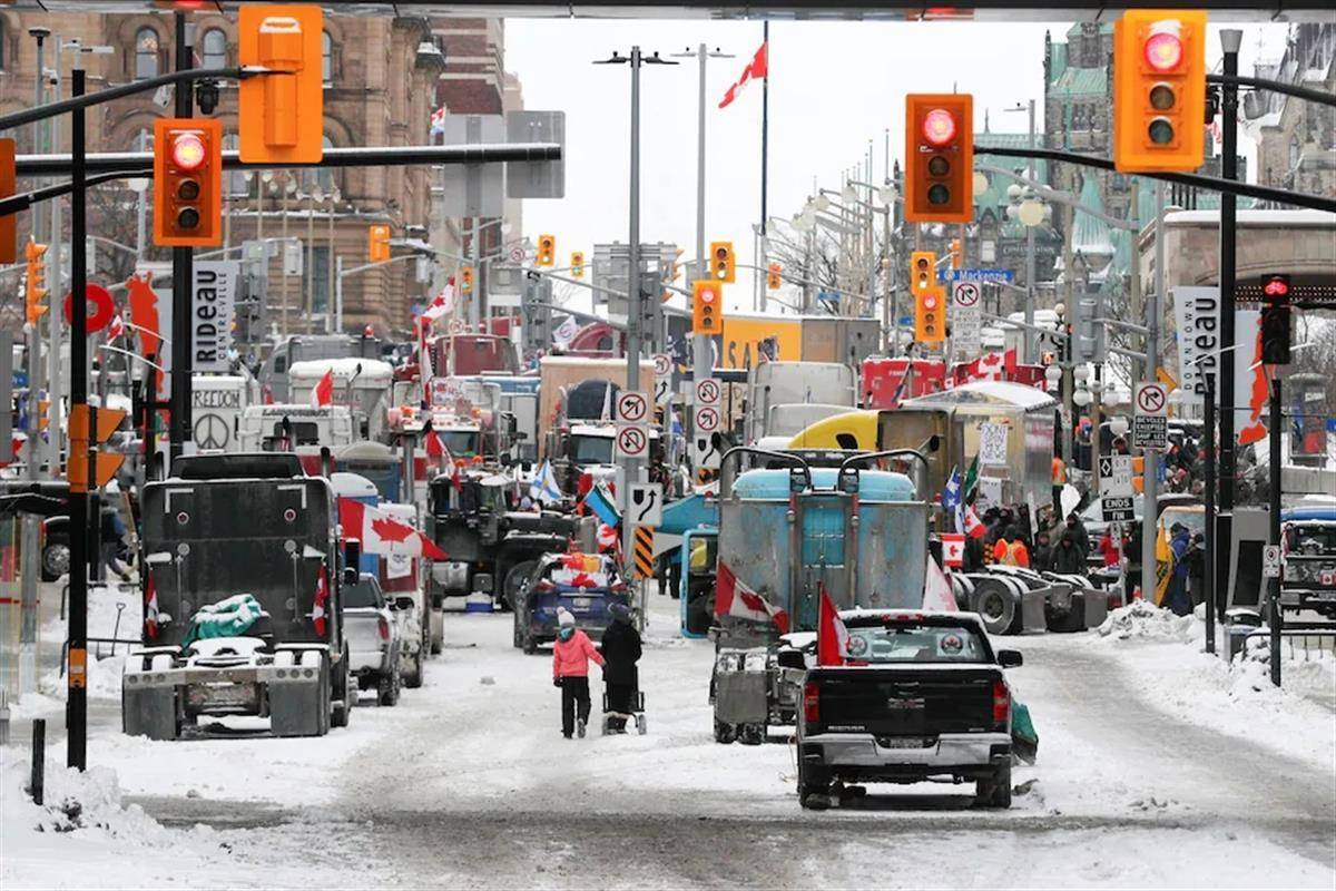 “完全失控了”大量卡车司机抗议示威，加拿大首都渥太华宣布进入紧急状态_凤凰网视频_凤凰网