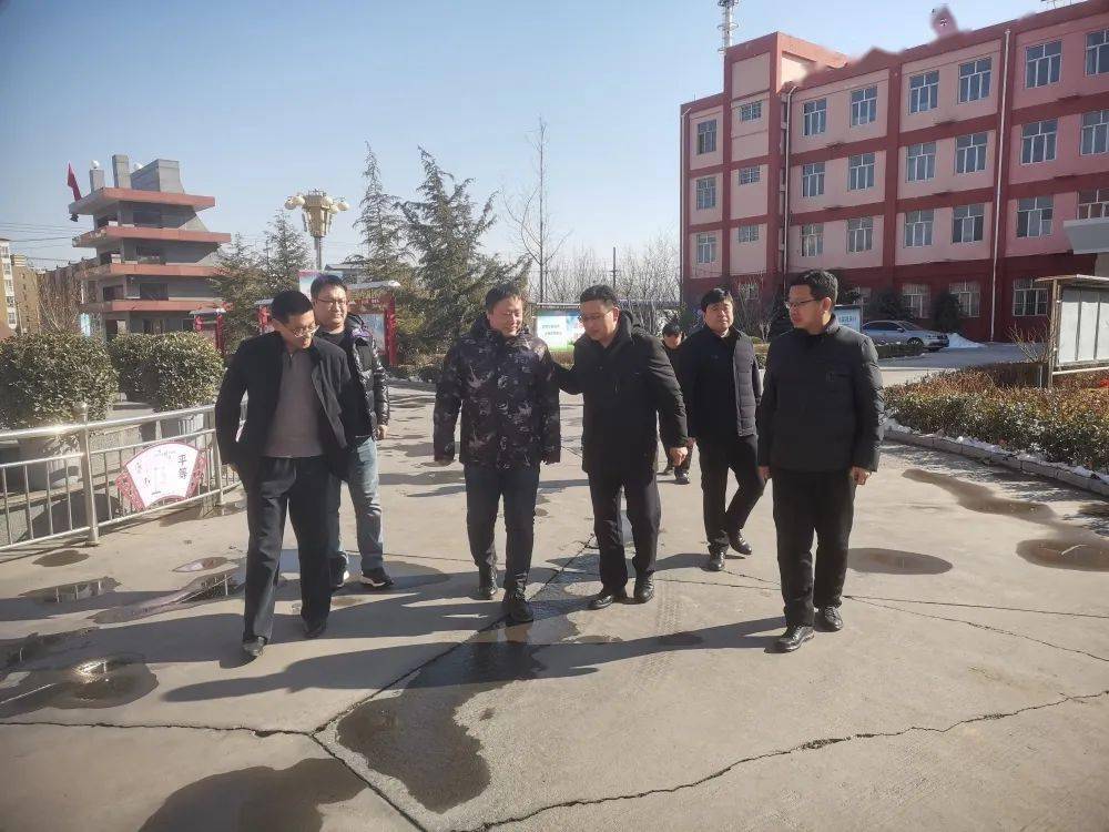 赞皇中学党总支书记崔利华,副书记李瑞江,副校长臧亚格陪同参观.