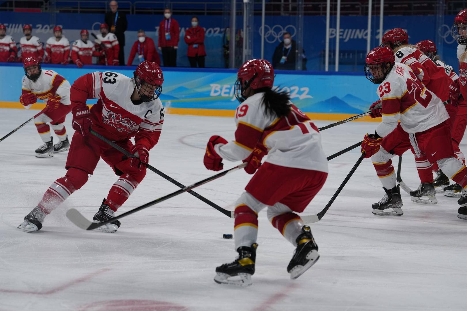 中国|女子冰球瑞典队3比1战胜丹麦队 中国女冰遗憾无缘晋级八强