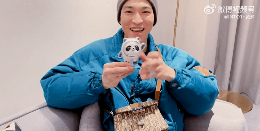 冰墩墩火出圈,设计师急了_顶流_网友_杨阳