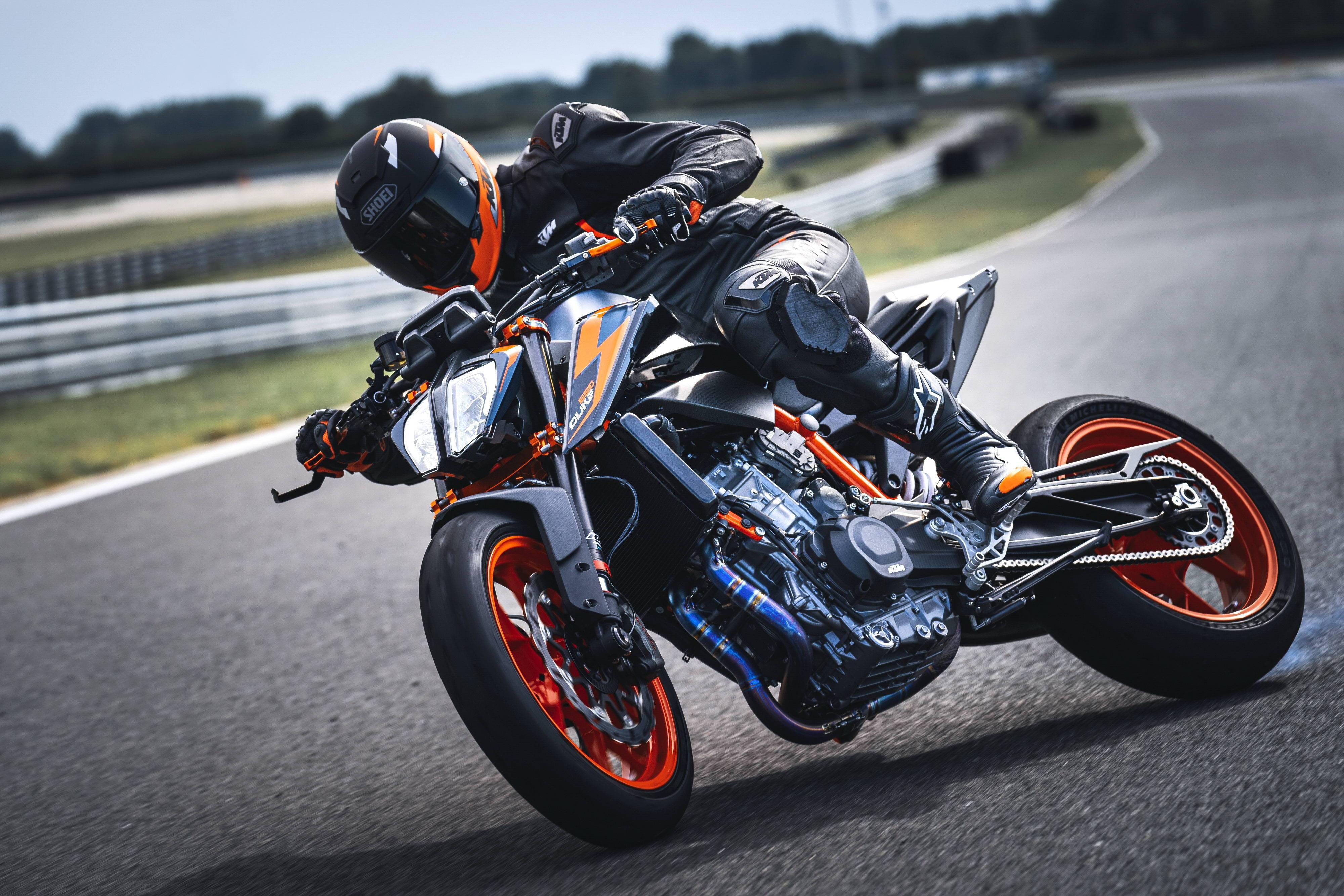 ktm890duker2022户外特写