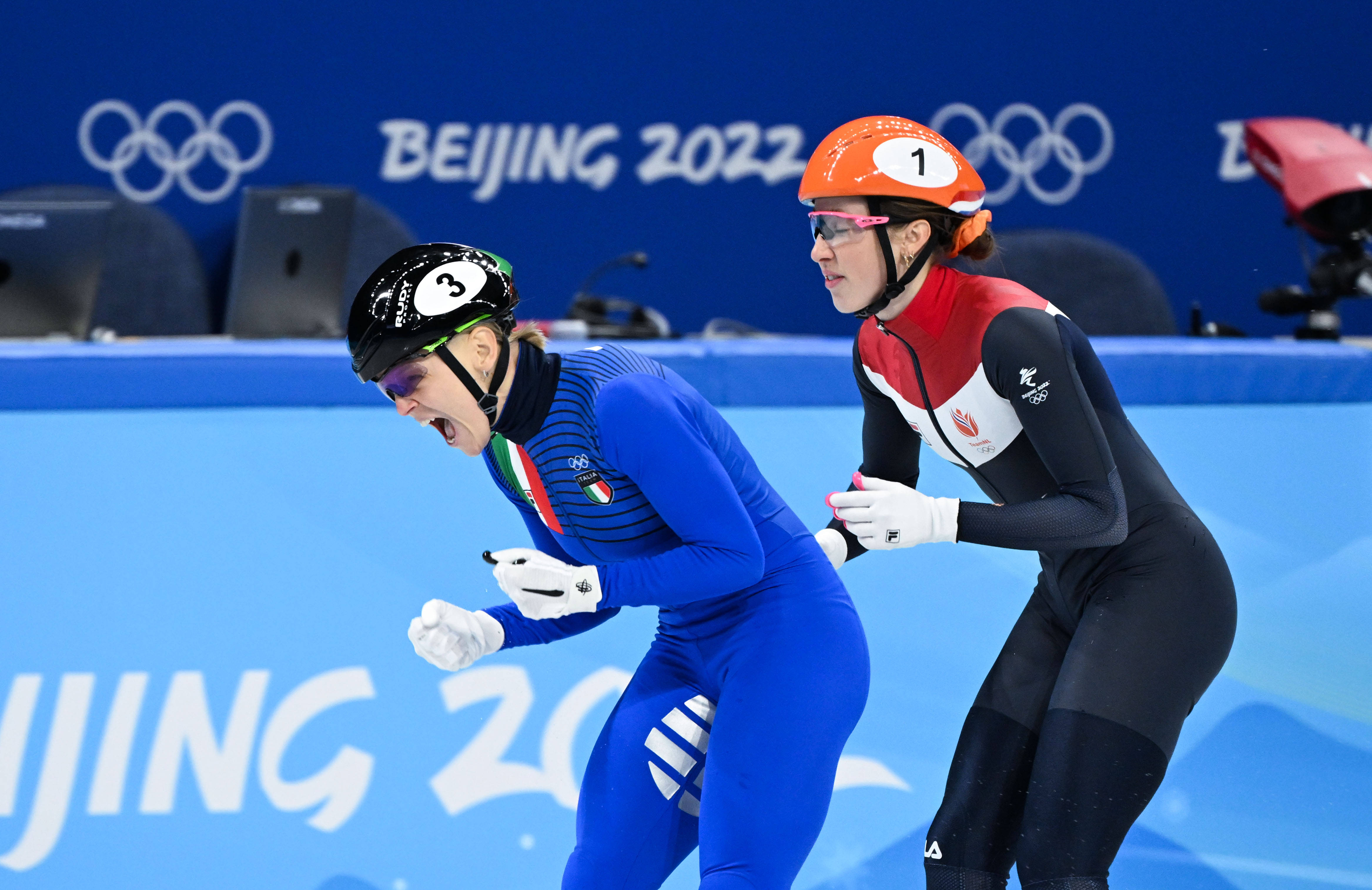 短道速滑——女子500米决赛:意大利选手阿里安娜·方塔纳夺冠