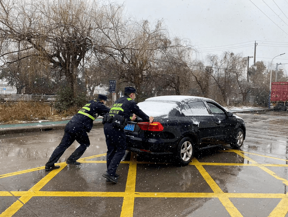 最美雪景最美雪"警"_常州_红梅公园_积雪