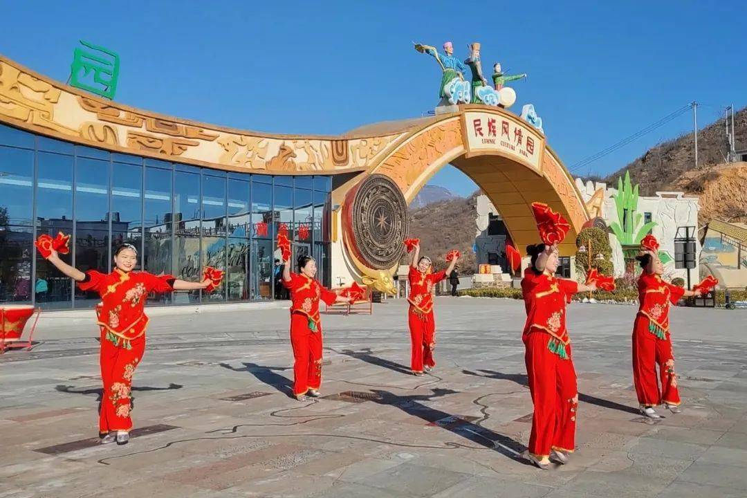 平山首個非遺文化遊園會在民族風情園火熱進行中