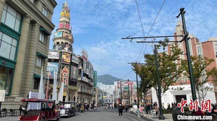 横店|浙江横店片场春节“不打烊” 超60个影视剧组在拍