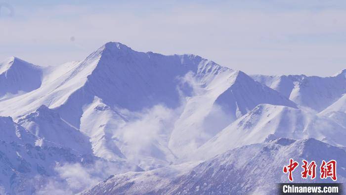 显得|祁连山雪后初霁 巍峨山峰似画卷