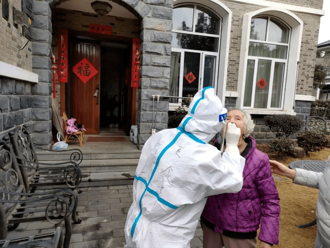 他们坚守的身影,是春节最美的风景