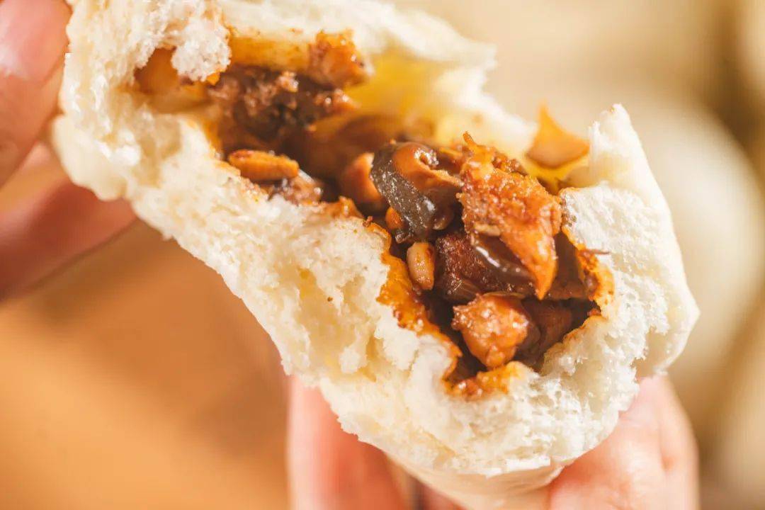 包子|烫手也要抢着吃!一咬满口鲜,香润松软,在家一蒸就成!