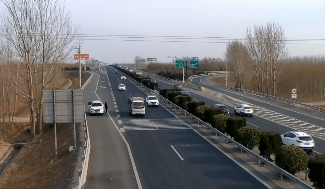 高速路匝道口违法占用应急车道罚款200元记6分