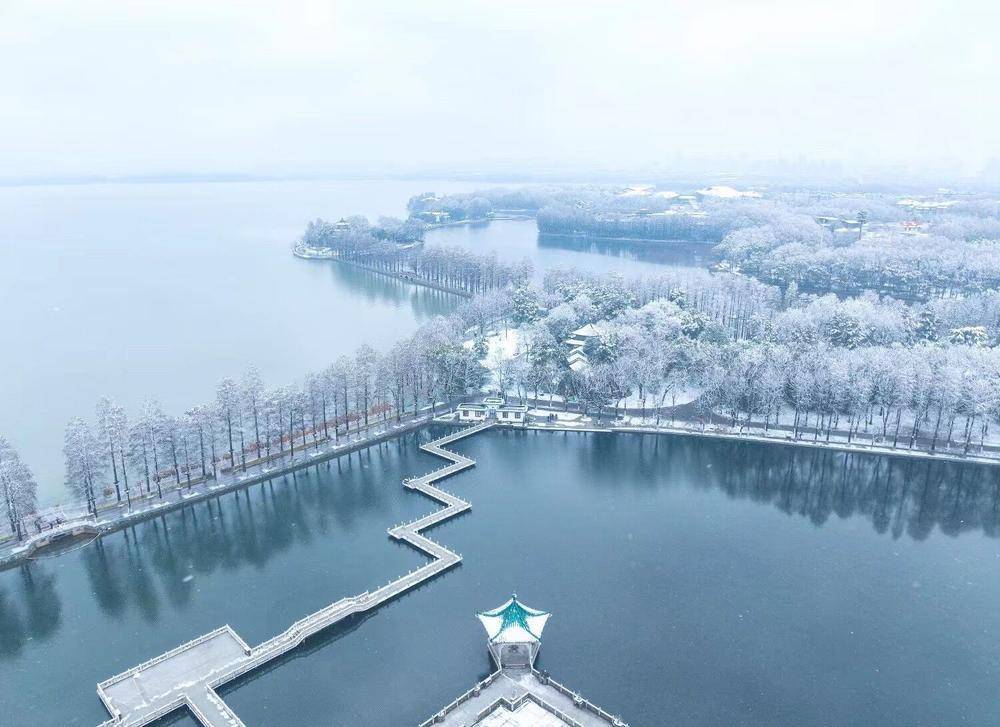武汉东湖虎年第一场雪