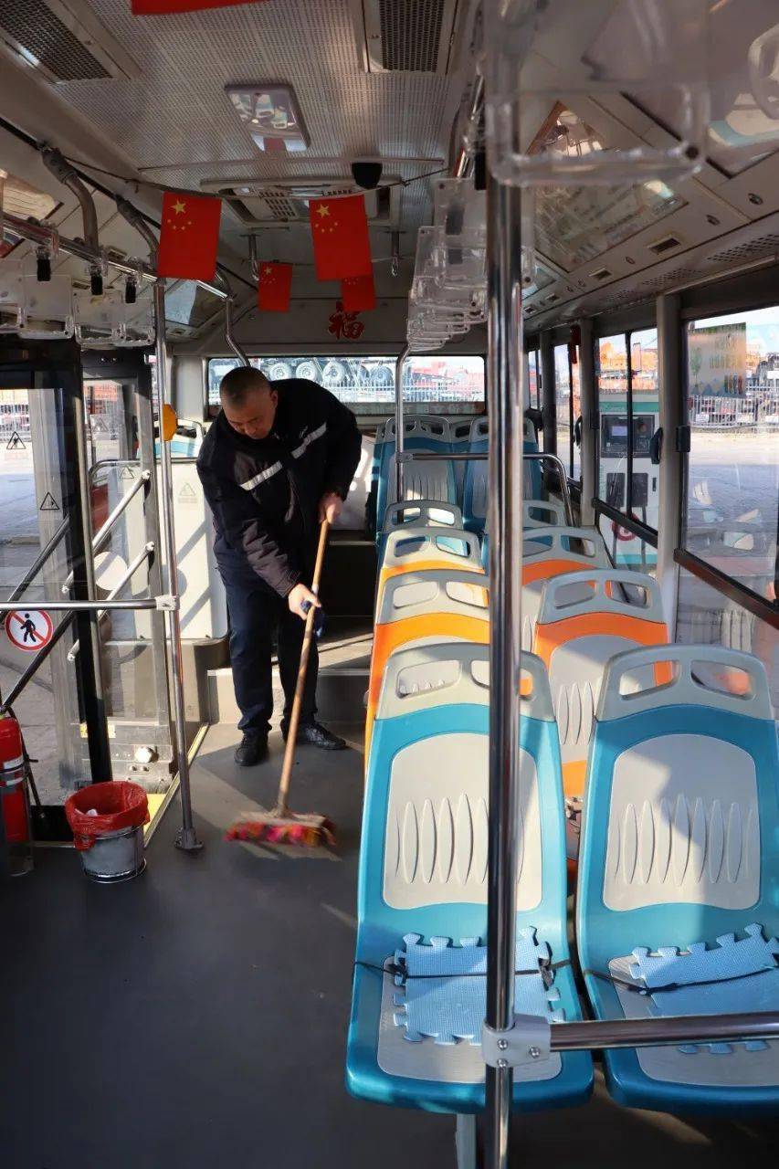 龙口这个大哥,当选"山东好人"!_田家滨_乘客_女孩