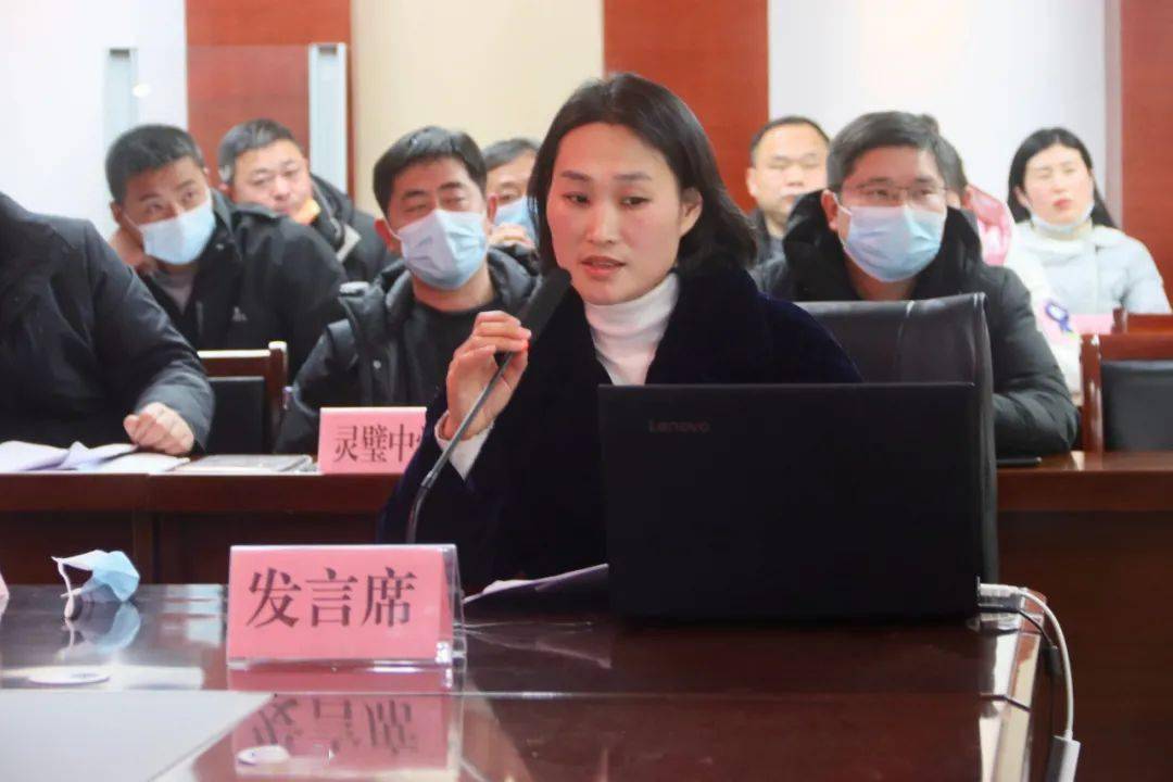 会上,各中学团委书记,负责人进行现场述职,团县委书记张晓静对各中学