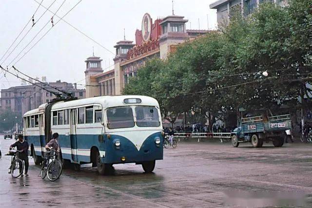 一组80年代全国各地的公交车老照片有你所在的城市吗