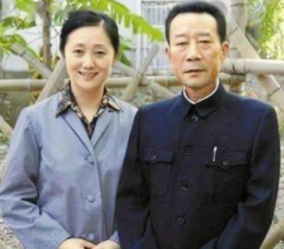 68岁李雪健的妻子竟是大家熟悉的她近照很有气质