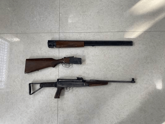 遗物中竟有两把猎枪他发现后这样处理