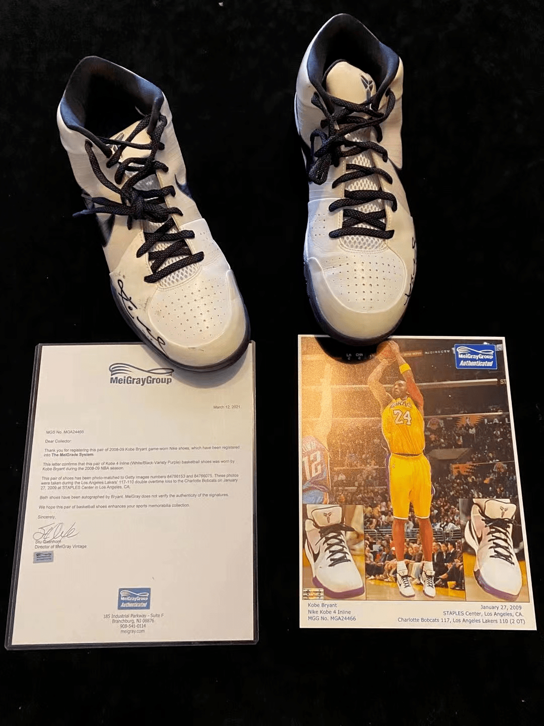 网友分享 | 科比亲穿亲签的球鞋!德罗赞都没有!