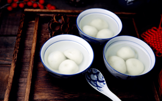 万家灯火元宵闹一碗汤圆瑞气盈