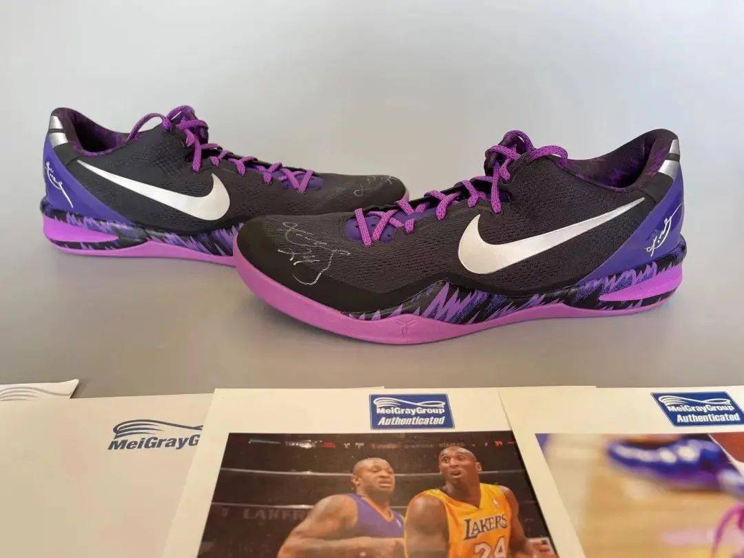 网友分享 | 科比亲穿亲签的球鞋!德罗赞都没有!