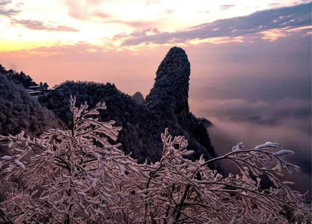 张家界七星山位于张家界之巅,素有"天空之城"之称,不仅蕴含"七星高照"