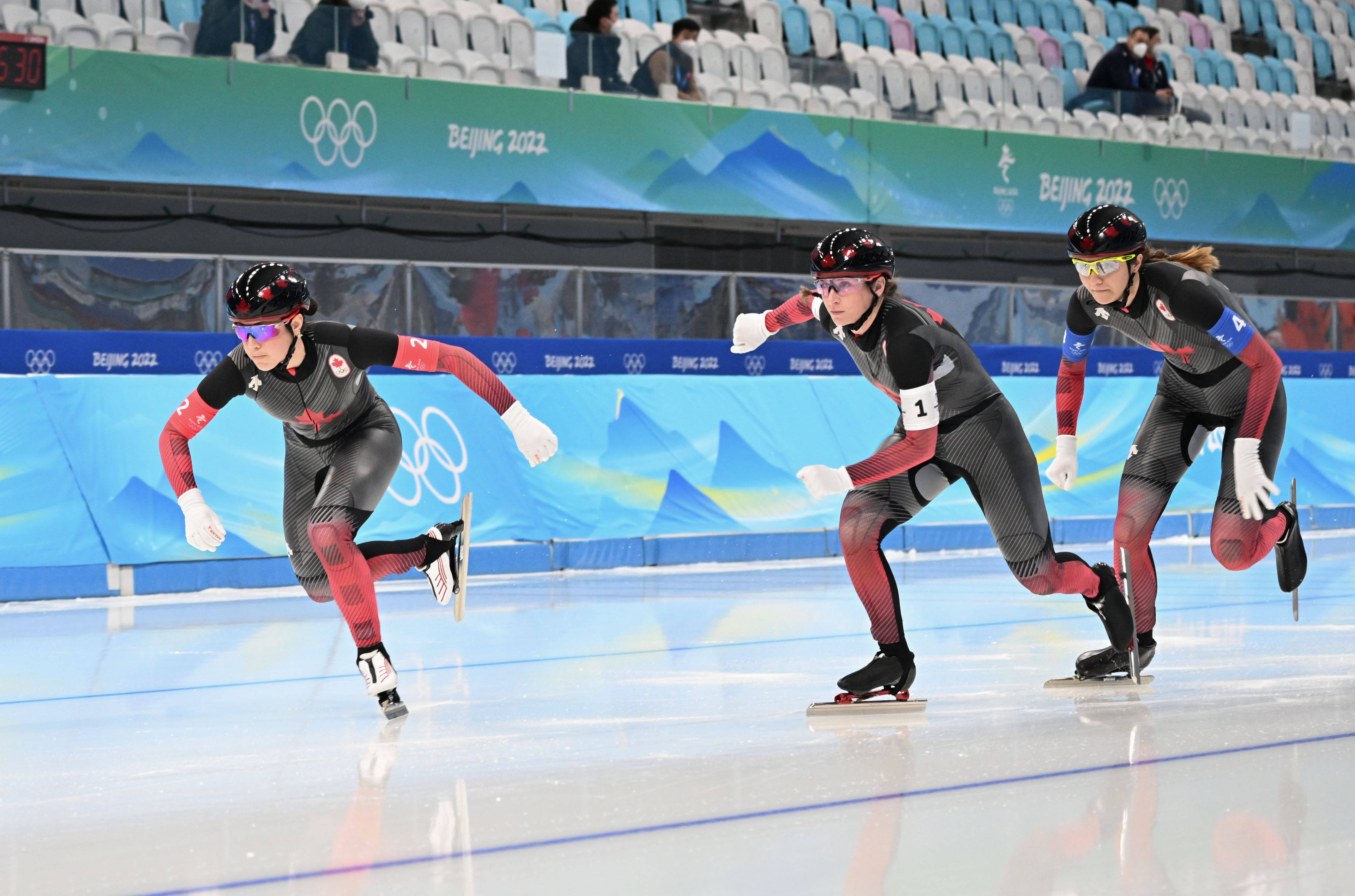 速度滑冰——女子团体追逐半决赛赛况_新华社_北京_速滑馆