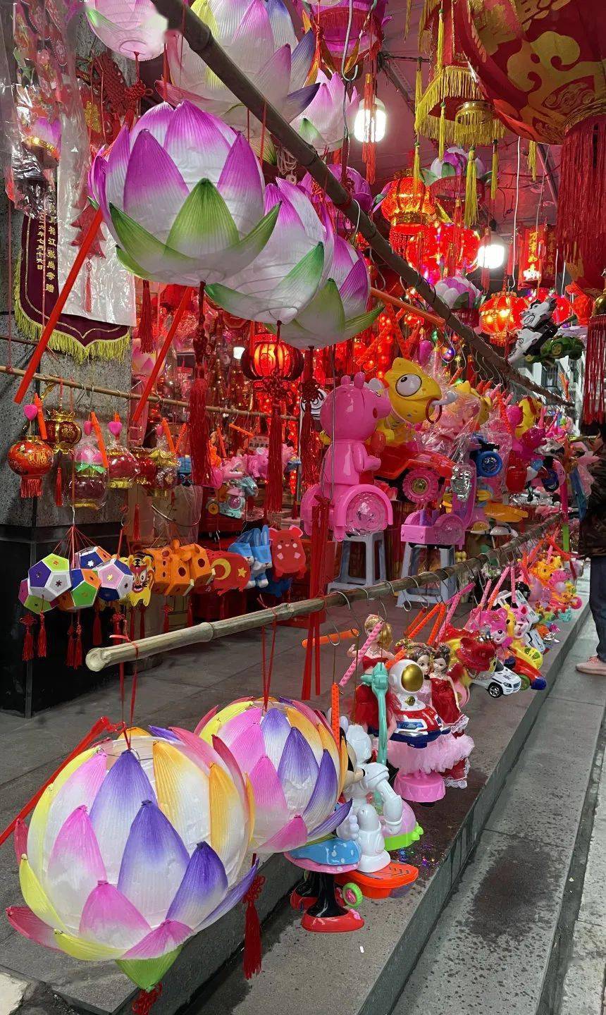 福州城元宵赏灯的节俗始于汉代.