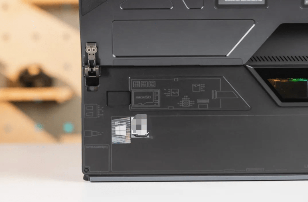 败家归败家，但这次ROG往Windows平板里塞了台游戏本。。。