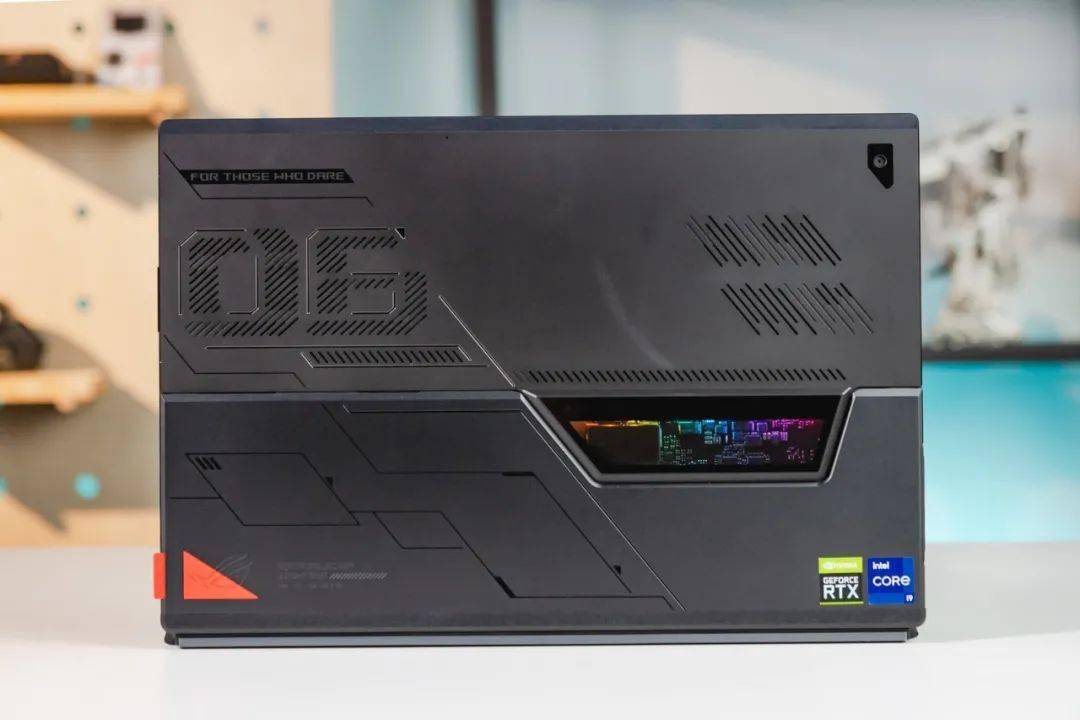 败家归败家，但这次ROG往Windows平板里塞了台游戏本。。。