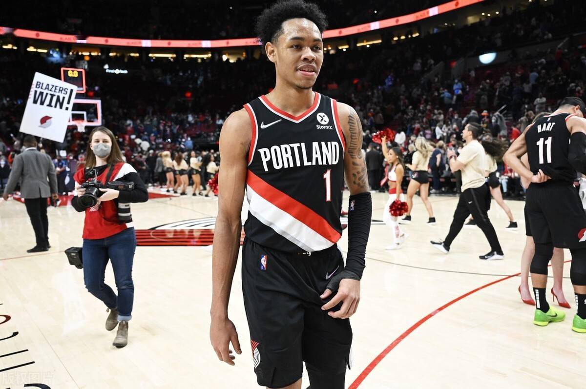 扣篮王进步神速,有望接班cj_芬尼·西蒙斯_开拓者队_交易