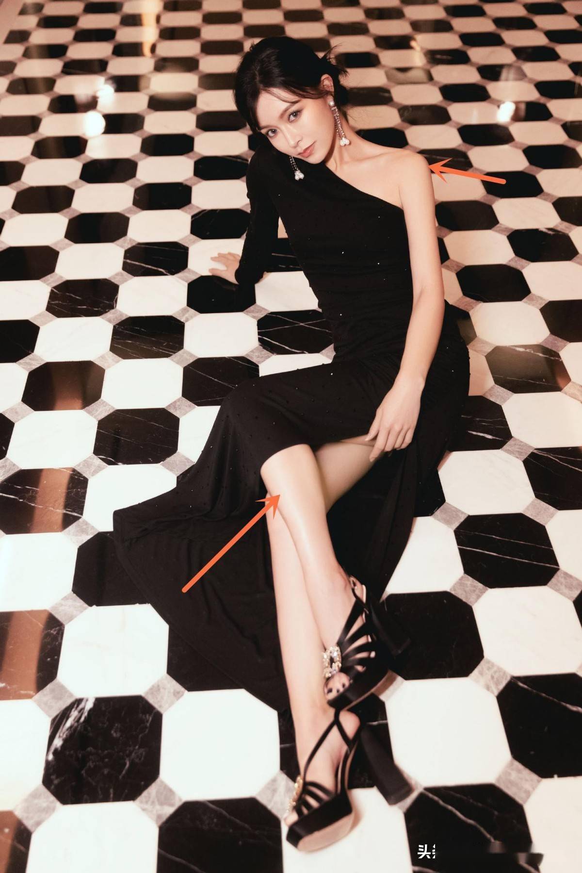 文咏珊这是得罪造型师了全身芭比粉不够还配上斑马纹绝了