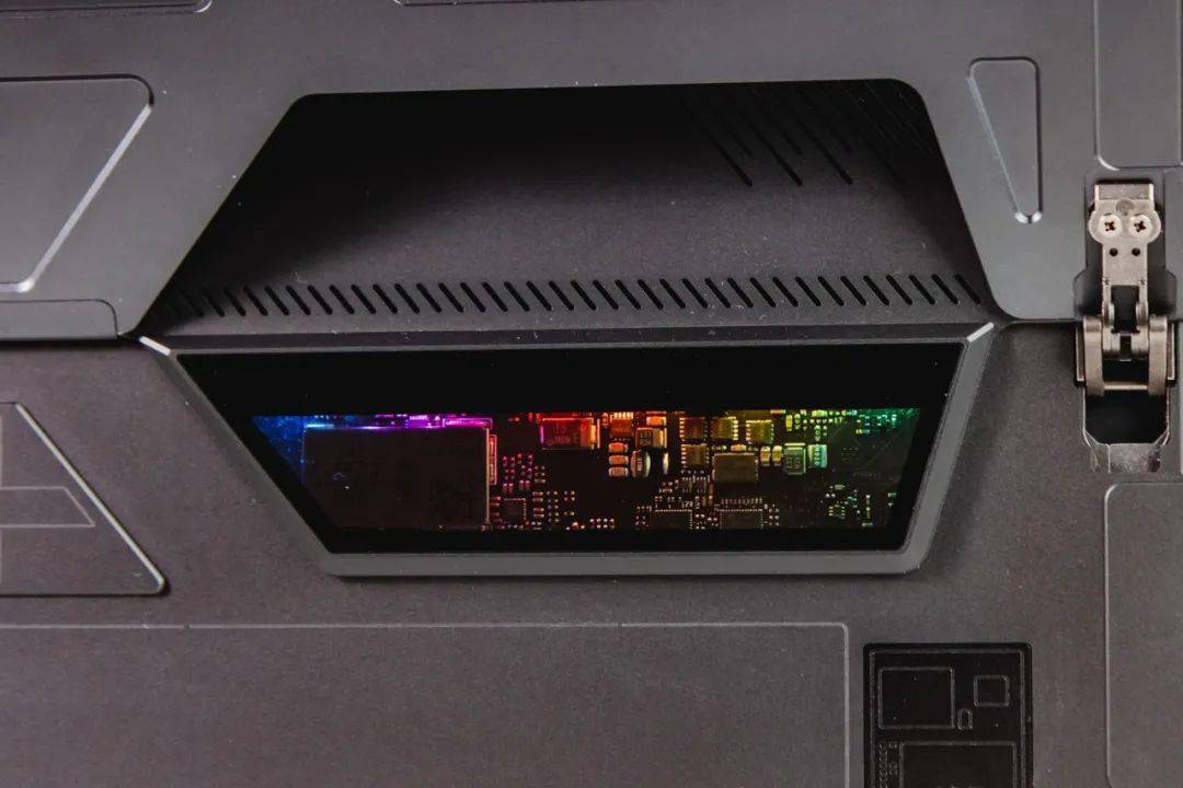 败家归败家，但这次ROG往Windows平板里塞了台游戏本。。。