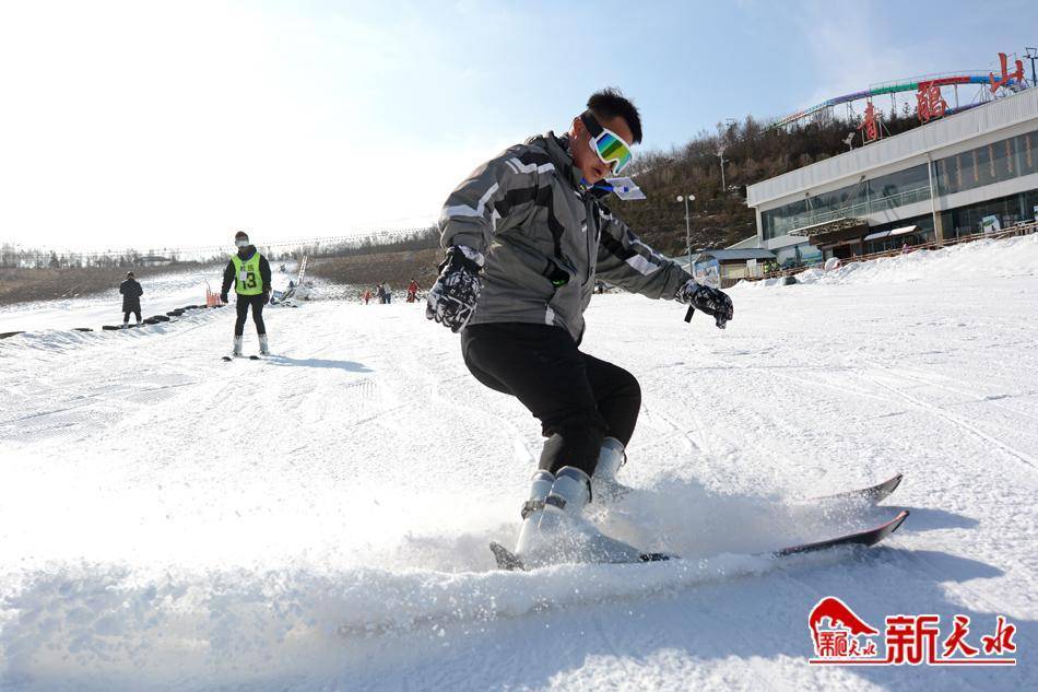 主要滑雪場:安寧滑雪場,榆中興隆山滑雪場,皋蘭龍山國際滑雪場,蘭州