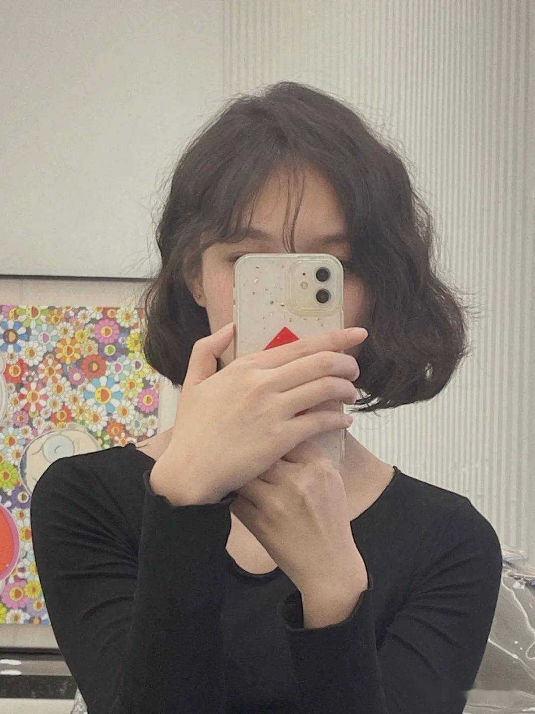 入春" 短烫发超减龄"_发型_短发_女生