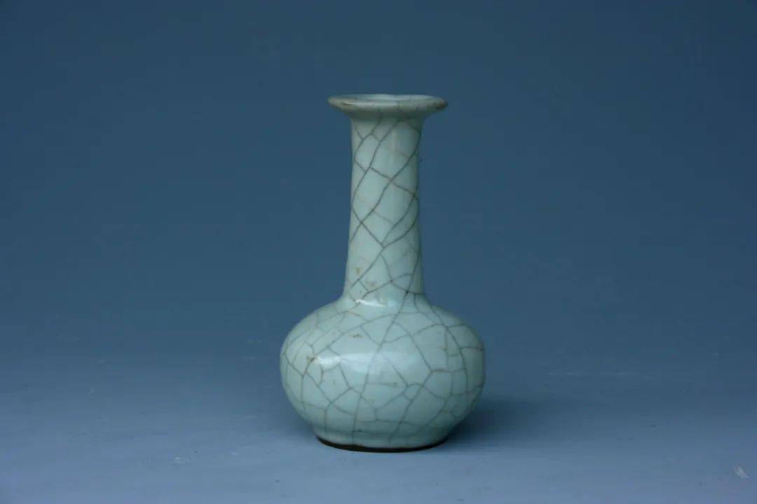 苏韵珍藏｜哥窑百圾破，铁足独称珍：哥窑细颈瓶_溧水县_中国_陶瓷