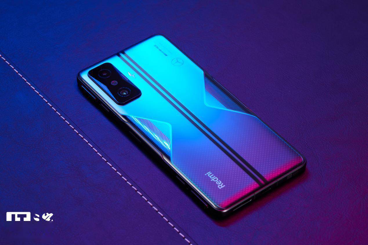 Redmi K50 冠军版图赏：AMG 联名、磁动力肩键加持的硬核手机