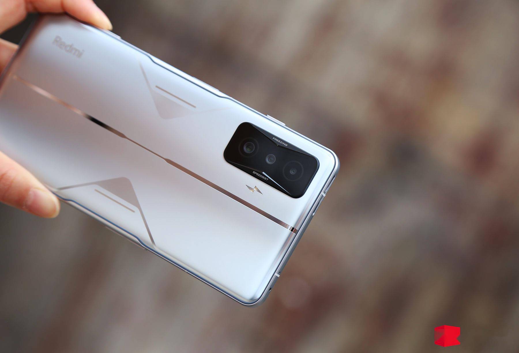 Redmi K50 电竞版评测：用料十足的骁龙 8 Gen 1 手机，能否成为「驯龙高手」？