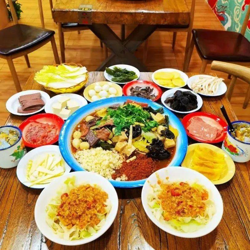 49.9元抢原价112元【巷里秤盘麻辣烫】双人餐！嫩牛肉、培根、毛肚、鹌鹑蛋、蛋饺..._菜品_龙虾_冰粉